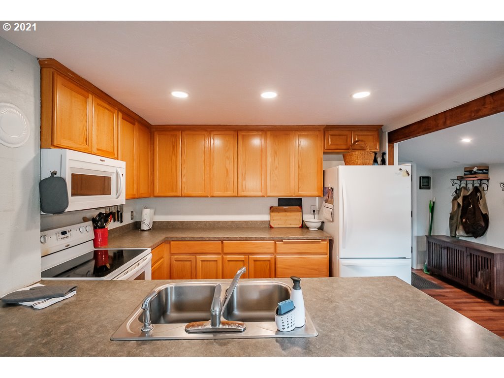39800 Gilbert Creek Road Willamina, OR 97396 - Photo 12 of 30 Gallery Image 12