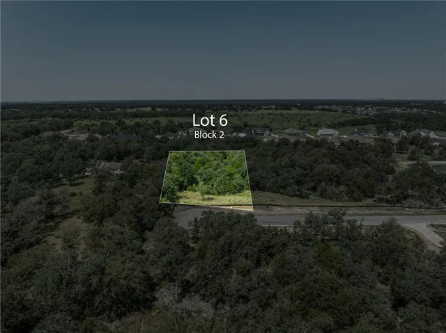 a view of a back yard