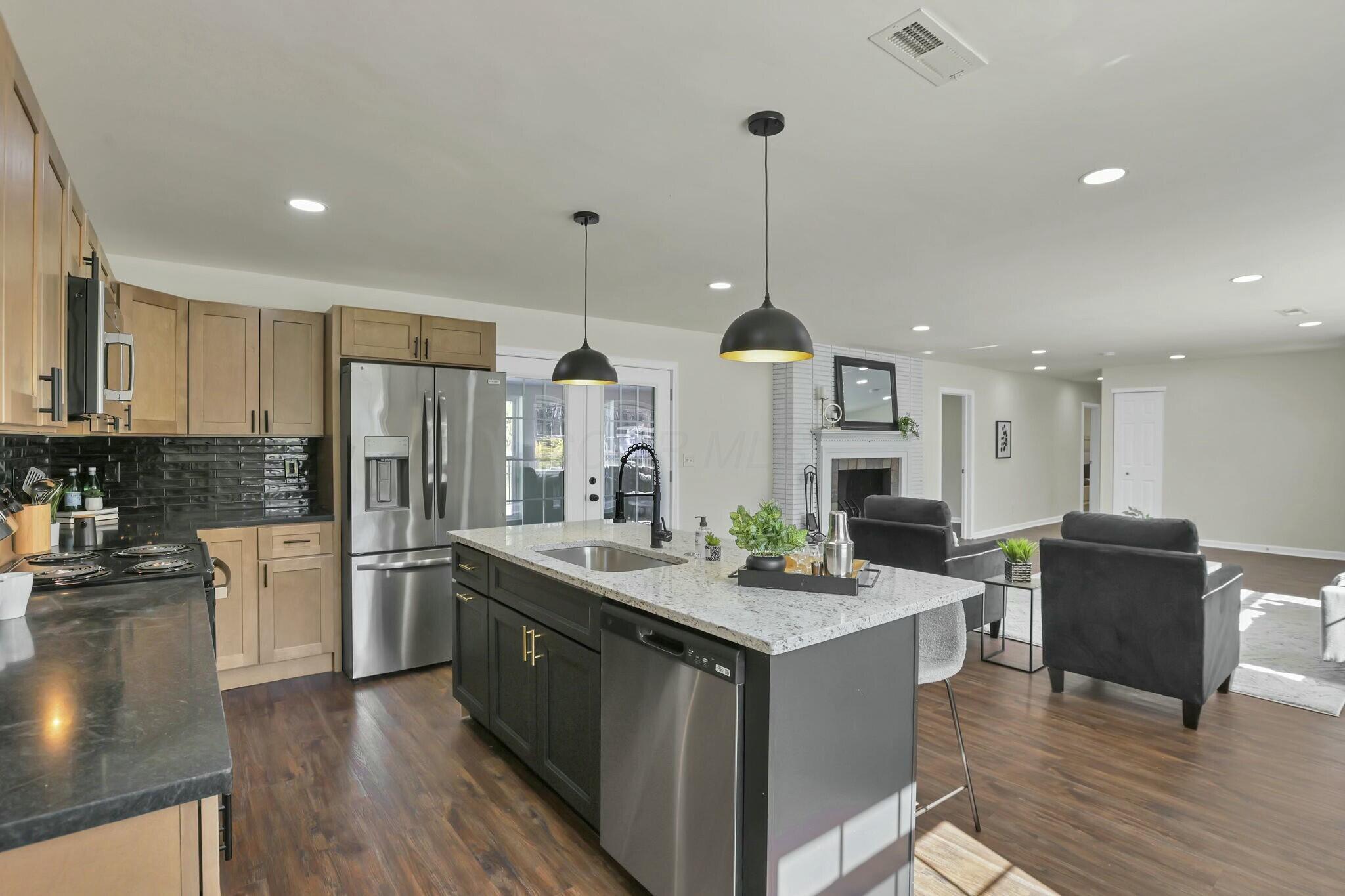 3301 Daglow Road Columbus, OH 43232 - Photo 15 of 60 Designer's Dream!