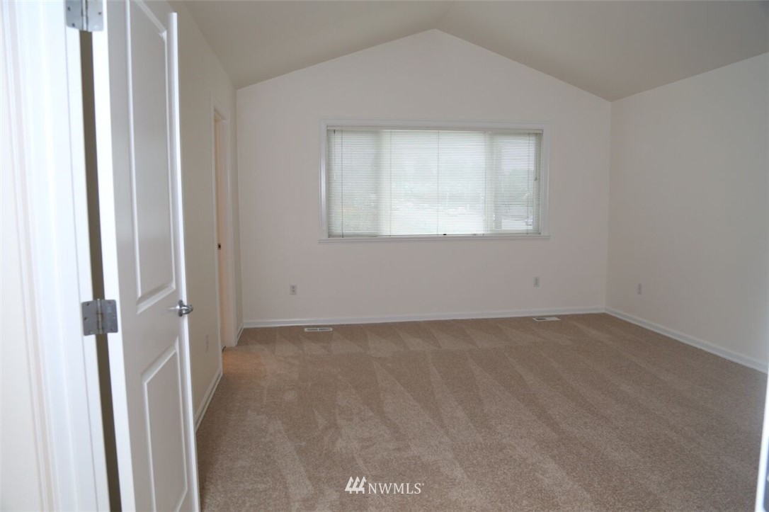 402 Lyons Avenue Northeast Renton, WA 98059 - Photo 14 of 24 Gallery Image 14