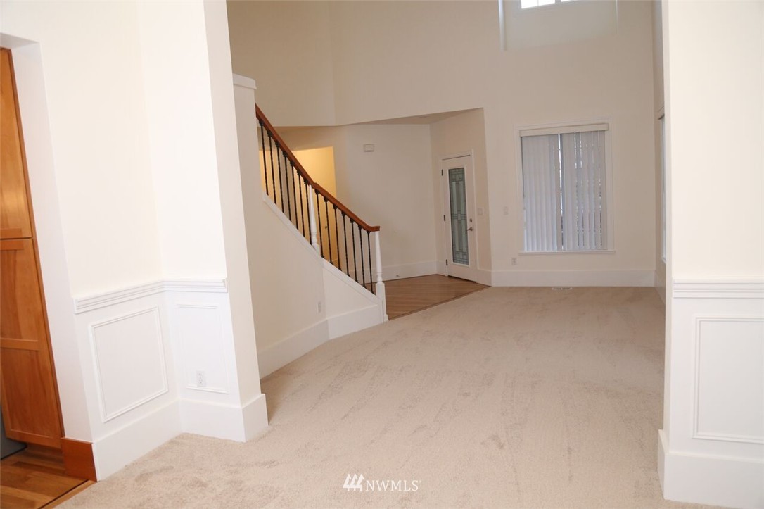 402 Lyons Avenue Northeast Renton, WA 98059 - Photo 4 of 24 Gallery Image 4