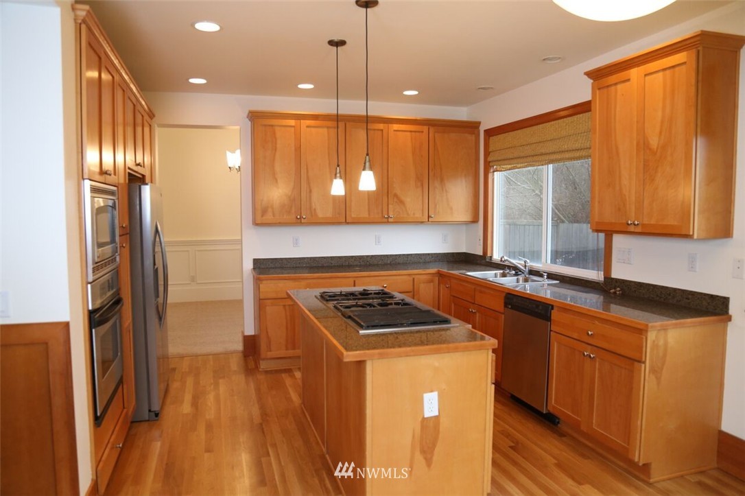 402 Lyons Avenue Northeast Renton, WA 98059 - Photo 8 of 24 Gallery Image 8