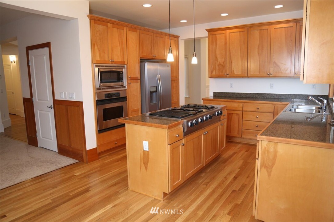 402 Lyons Avenue Northeast Renton, WA 98059 - Photo 9 of 24 Gallery Image 9