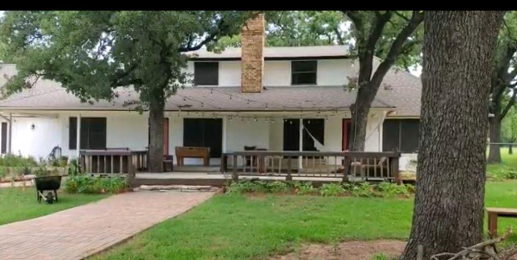 2524 Mockingbird Road Burleson, TX 76028 - Photo 31 of 33