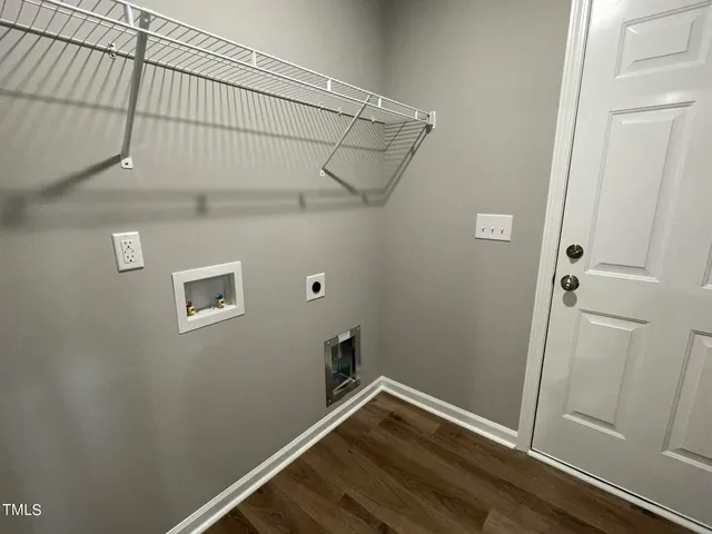 a view of utility room