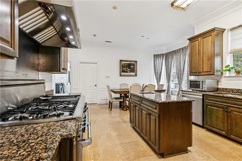 $698,000 | 4232 Fontainebleau Drive, New Orleans, LA 70125