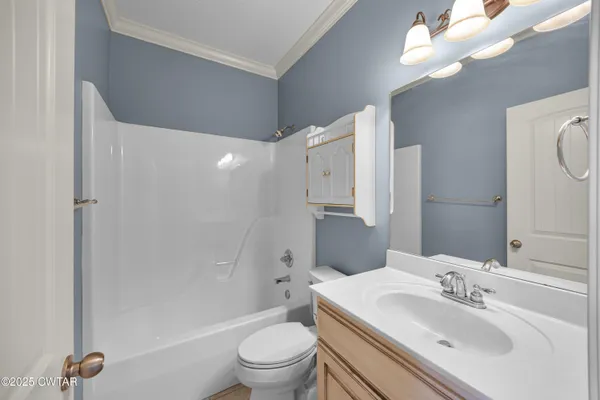 $449,900 | 344 Country Chase Drive, Jackson, TN 38305