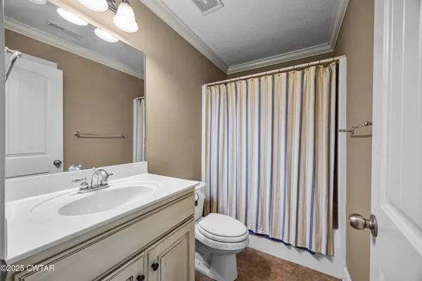 $449,900 | 344 Country Chase Drive, Jackson, TN 38305