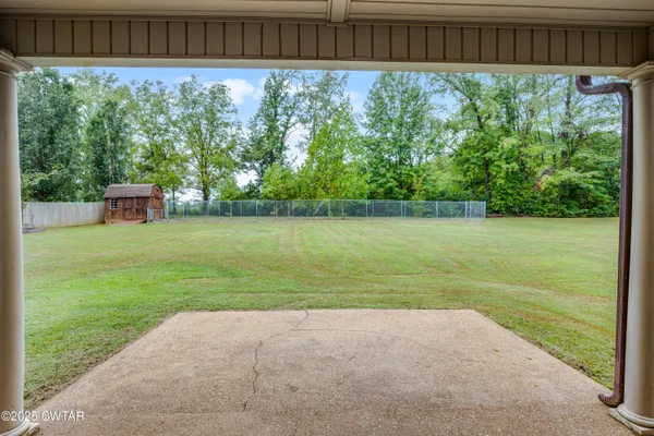 $449,900 | 344 Country Chase Drive, Jackson, TN 38305