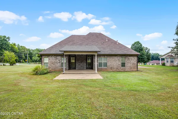 $449,900 | 344 Country Chase Drive, Jackson, TN 38305