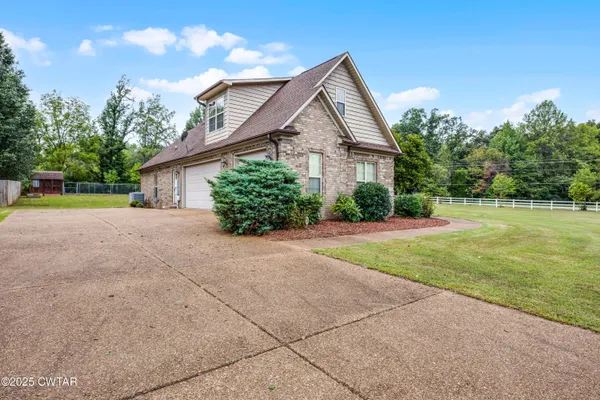 $449,900 | 344 Country Chase Drive, Jackson, TN 38305