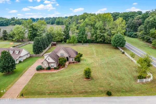 $449,900 | 344 Country Chase Drive, Jackson, TN 38305