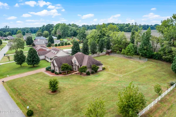 $449,900 | 344 Country Chase Drive, Jackson, TN 38305