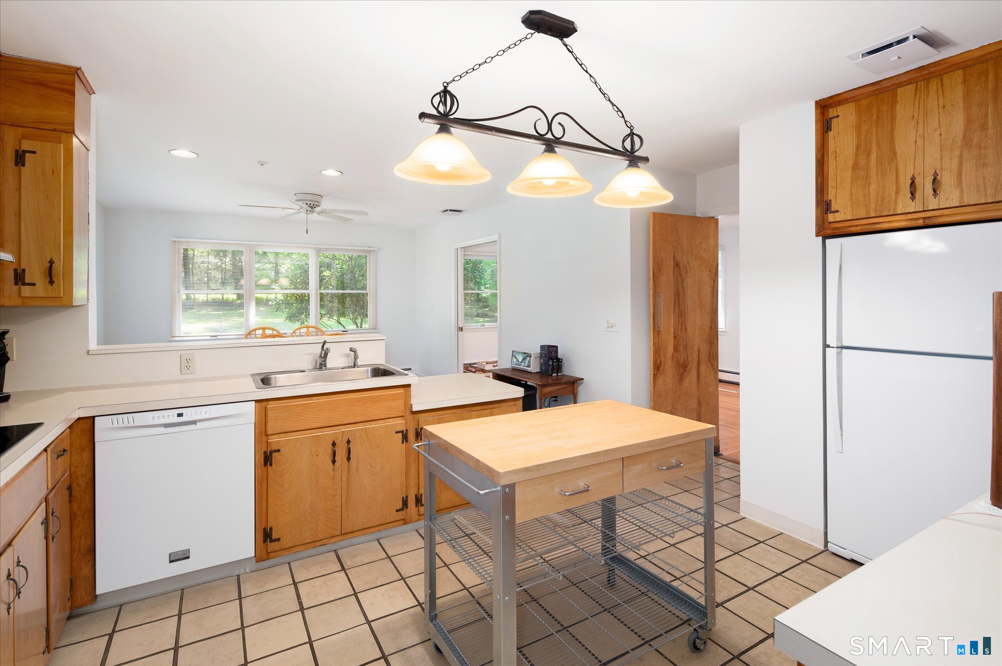 325 Den Road Stamford, CT 06903 - Photo 6 of 31 Gallery Image 6