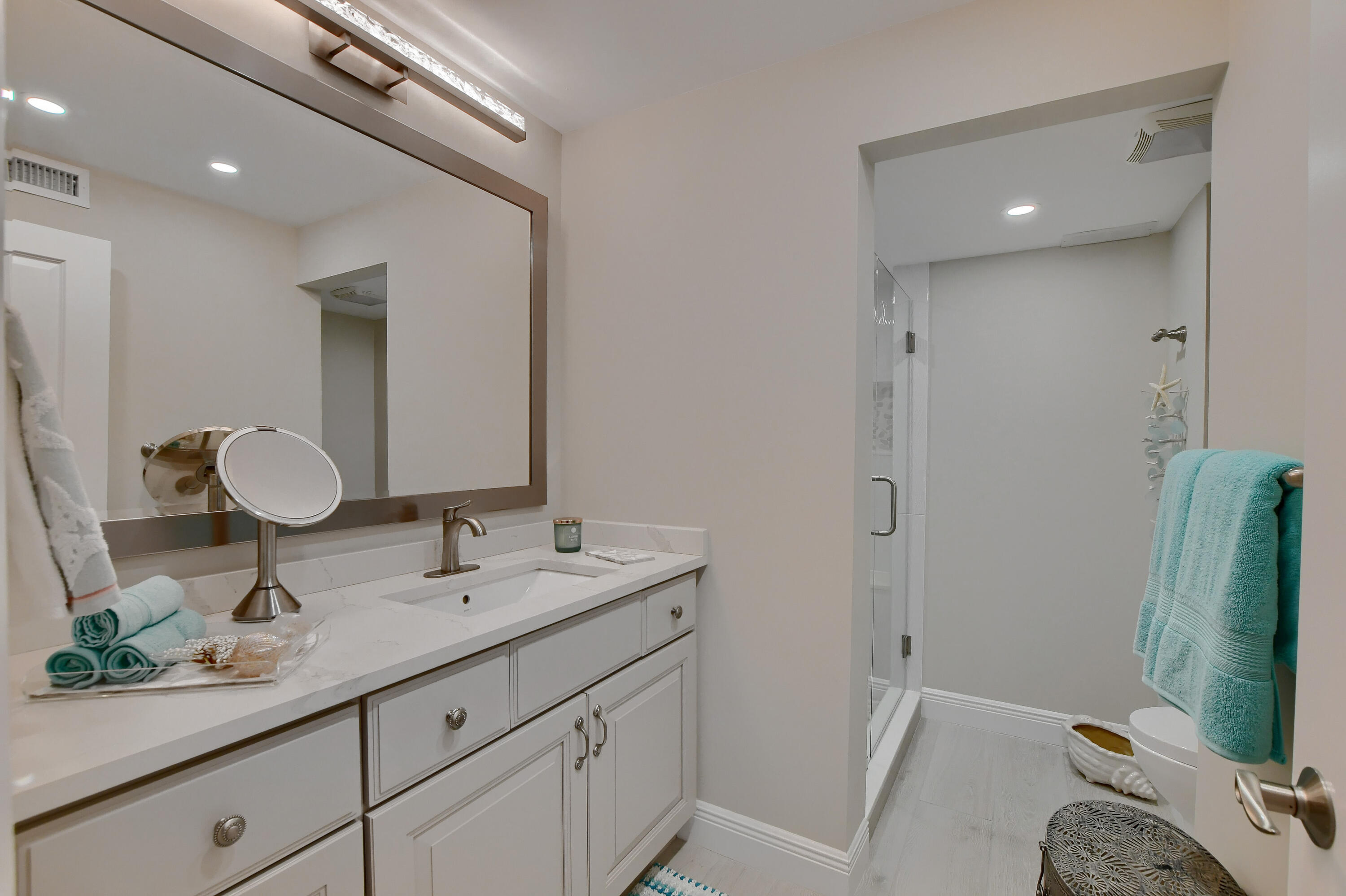5900 Northeast 7th Avenue, Unit 202N Boca Raton, FL 33487 - Photo 17 of 37 41_ebf_0639-hdr(5)