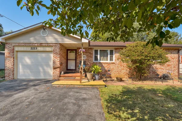 $229,000 | 2223 North Roosevelt Avenue, Springfield, MO 65803