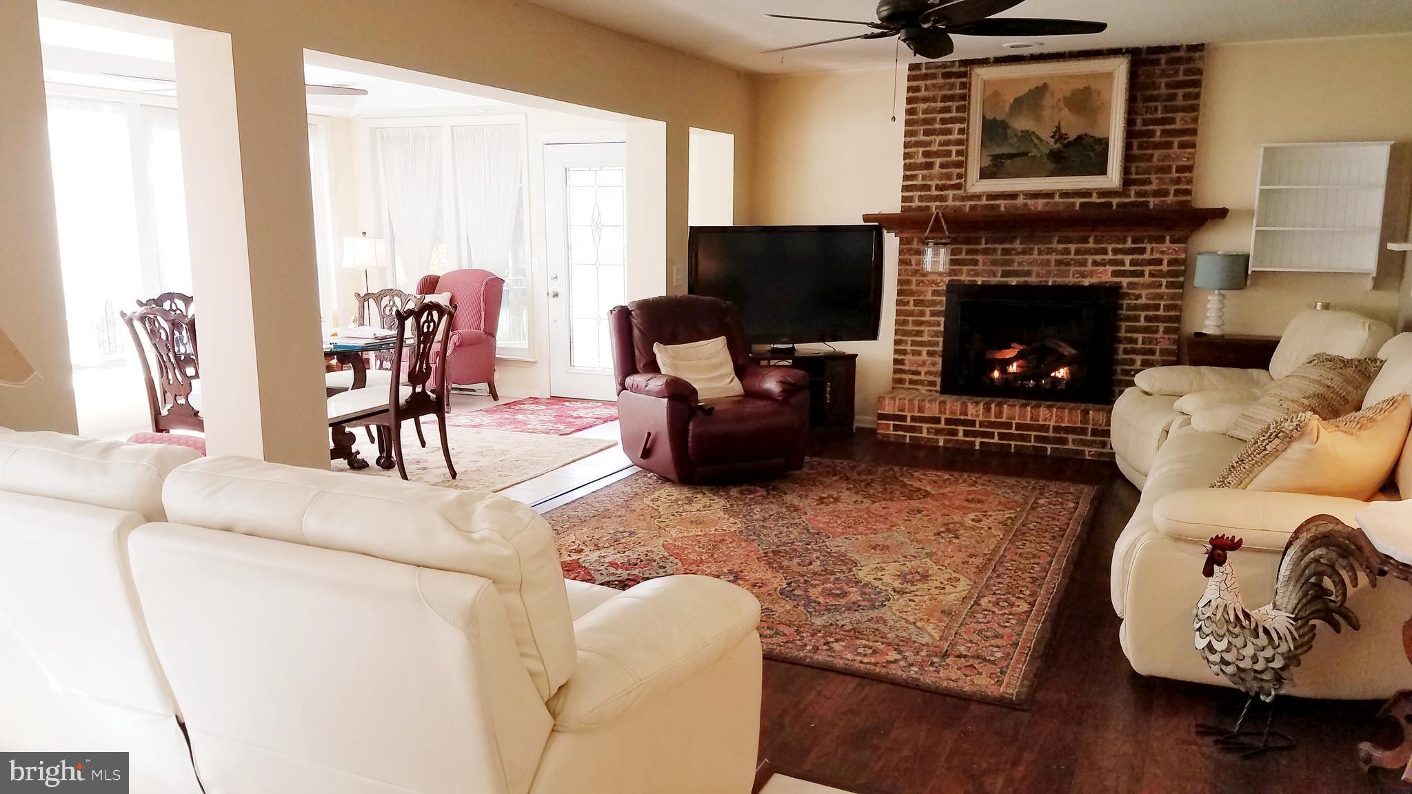 6175 Bell Road Harrisburg, PA 17111 - Photo 16 of 45 Cozy Family Room
