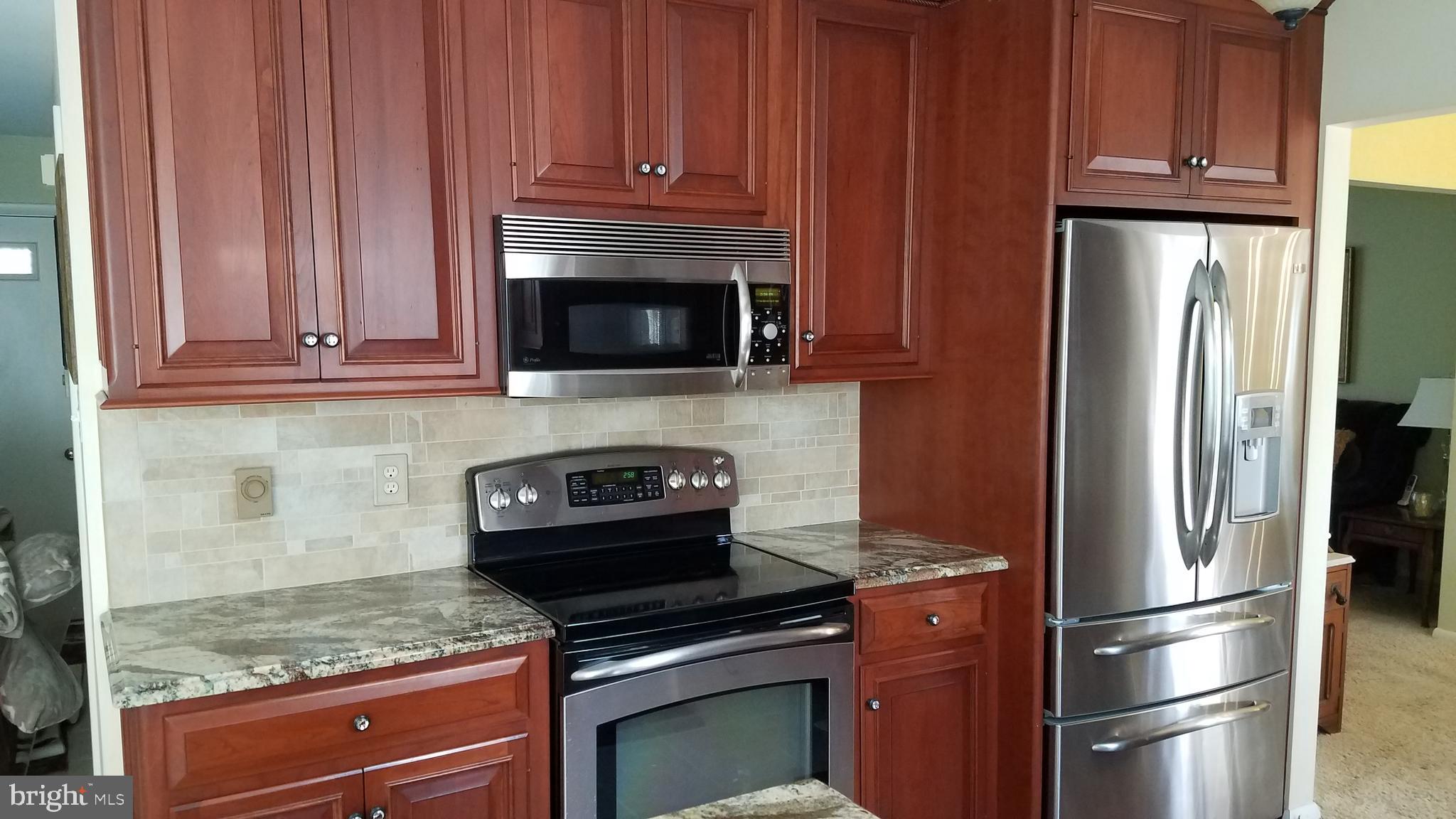 6175 Bell Road Harrisburg, PA 17111 - Photo 19 of 45 Stainless Steel Appliances
