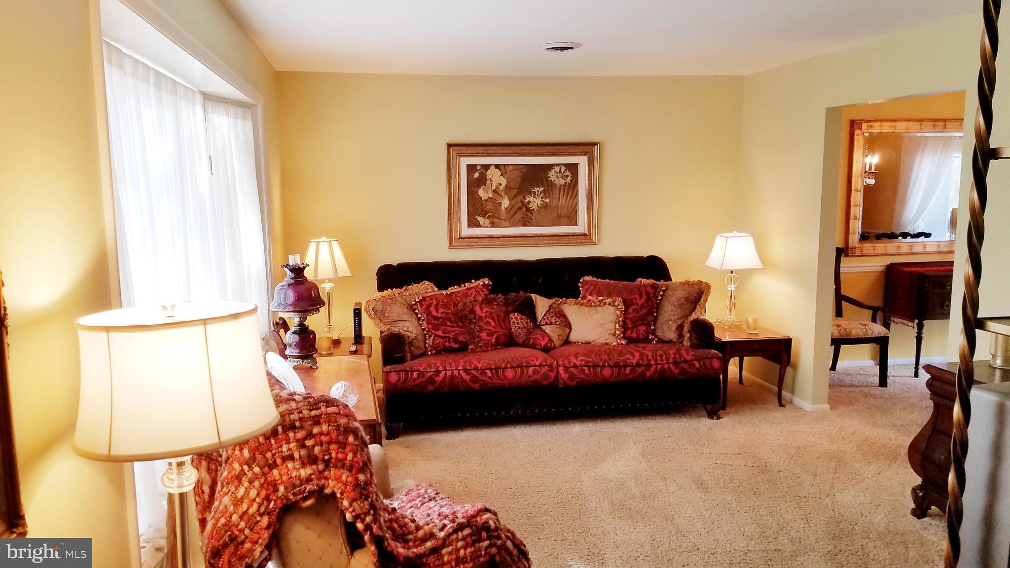 6175 Bell Road Harrisburg, PA 17111 - Photo 10 of 45 Living Room