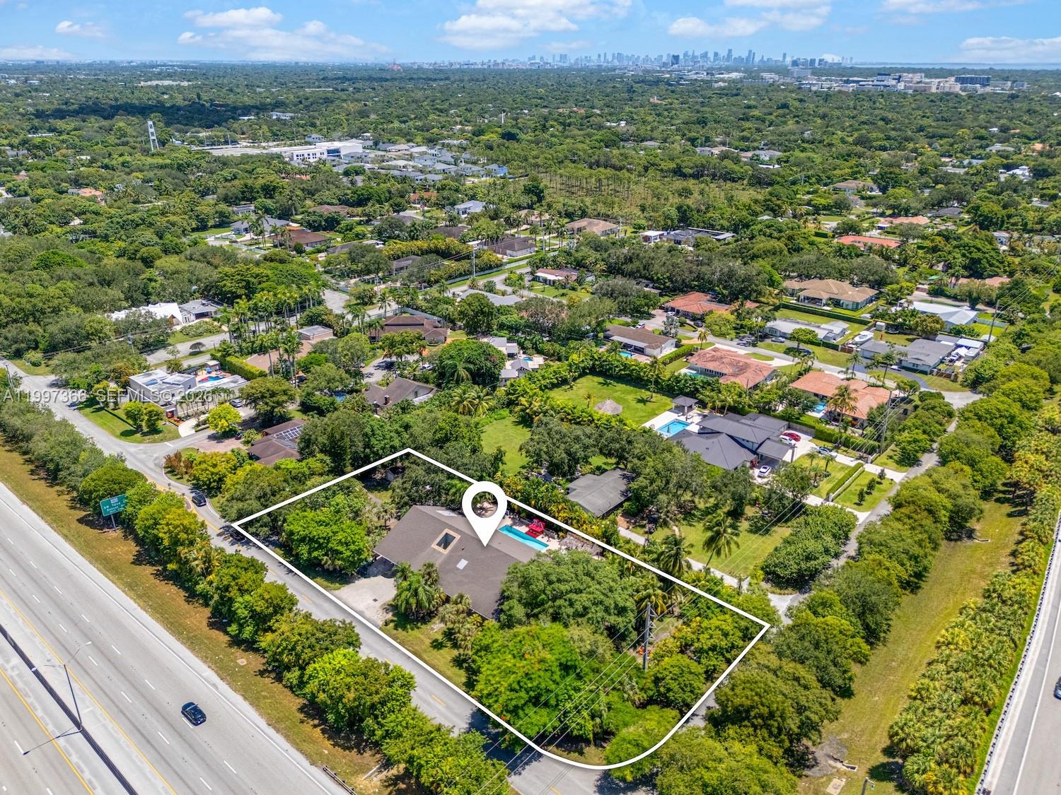 7990 Southwest 76th Avenue Miami, FL 33143 - Photo 3 of 18