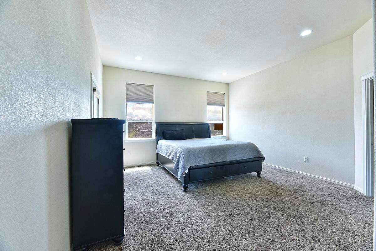 176 Granite Hill Road Grants Pass, OR 97526 - Photo 10 of 43 3C1708CD-A490-429B-9A00-DEF4C800356B