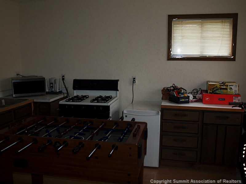 17 West Hansen Road Keystone, CO 80435 - Photo 10 of 25 a kitchen with a stove and a microwave