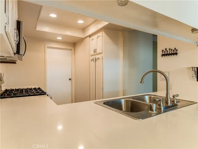 a close view of sink and tap