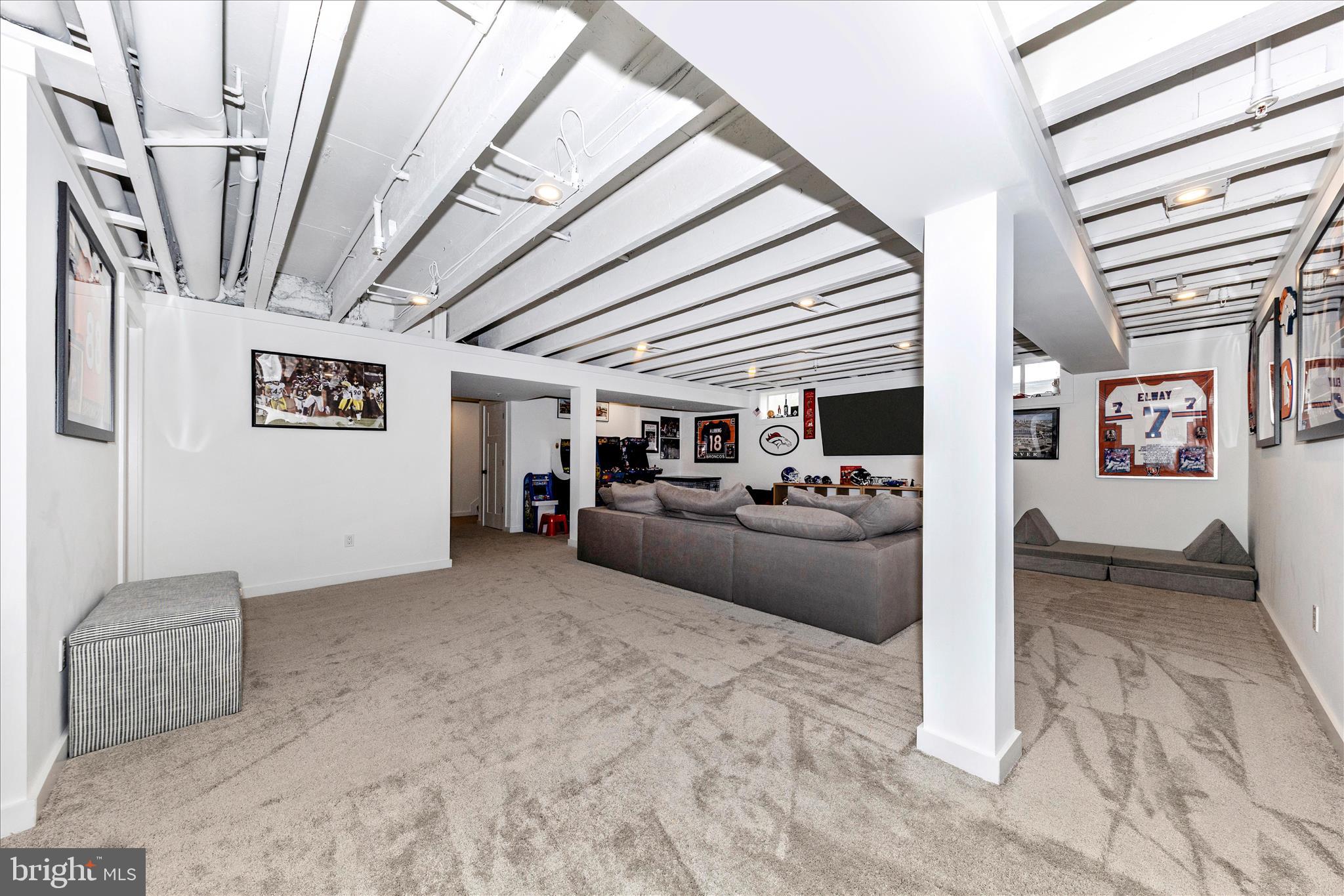 14105 Peddicord Road Mount Airy, MD 21771 - Photo 36 of 52 a living room with furniture
