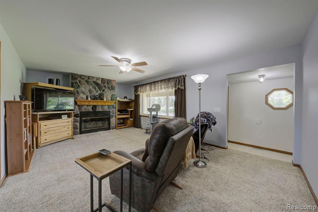 706 West Schafer Road Howell, MI 48843 - Photo 7 of 39