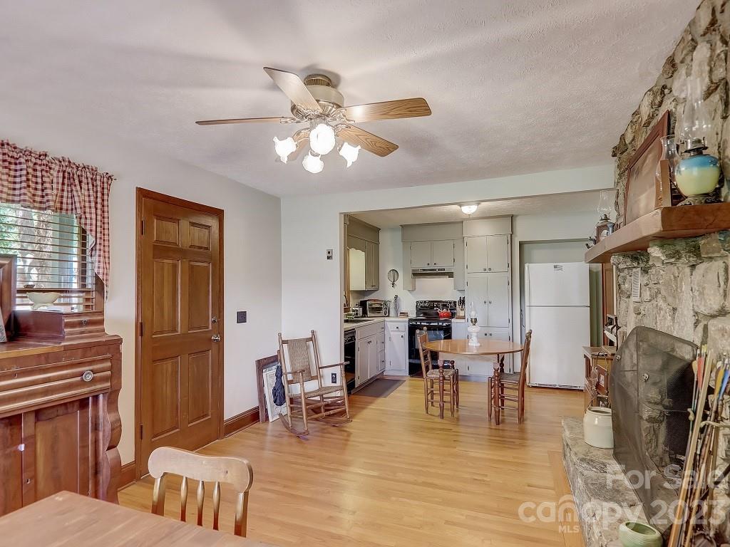 564 McCracken Farm Road Clyde, NC 28721 - Photo 14 of 43