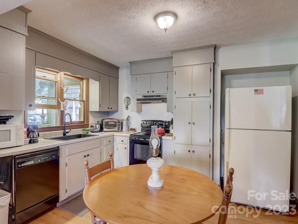 564 McCracken Farm Road Clyde, NC 28721 - Photo 15 of 43