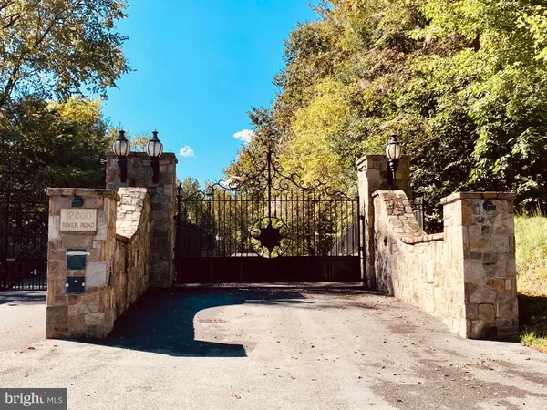 a view of a outdoor space