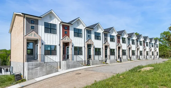 $1,695 | 41 West High Street, Unit D7, Clarksville, TN 37040