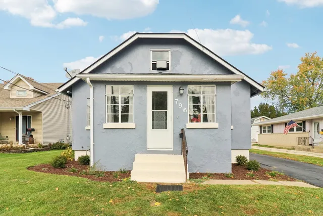 $289,100 | 796 Parkway Avenue, Elgin, IL 60120
