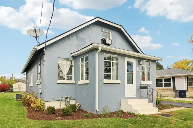$289,100 | 796 Parkway Avenue, Elgin, IL 60120
