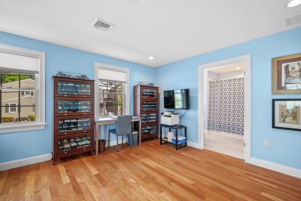 155 Green Street, Unit 4 Marblehead, MA 01945 - Photo 24 of 34