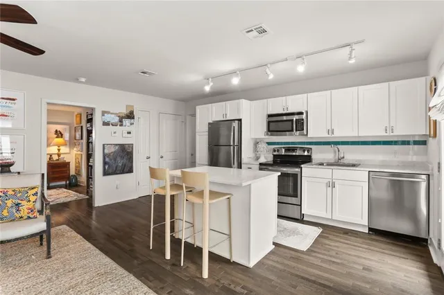 $379,000 | 2833 St Charles Avenue, Unit 30, New Orleans, LA 70115