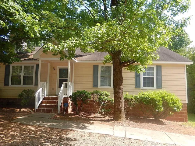 $1,800 | 2609 Lynn Road, Raleigh, NC 27612