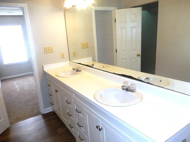 $1,800 | 2609 Lynn Road, Raleigh, NC 27612