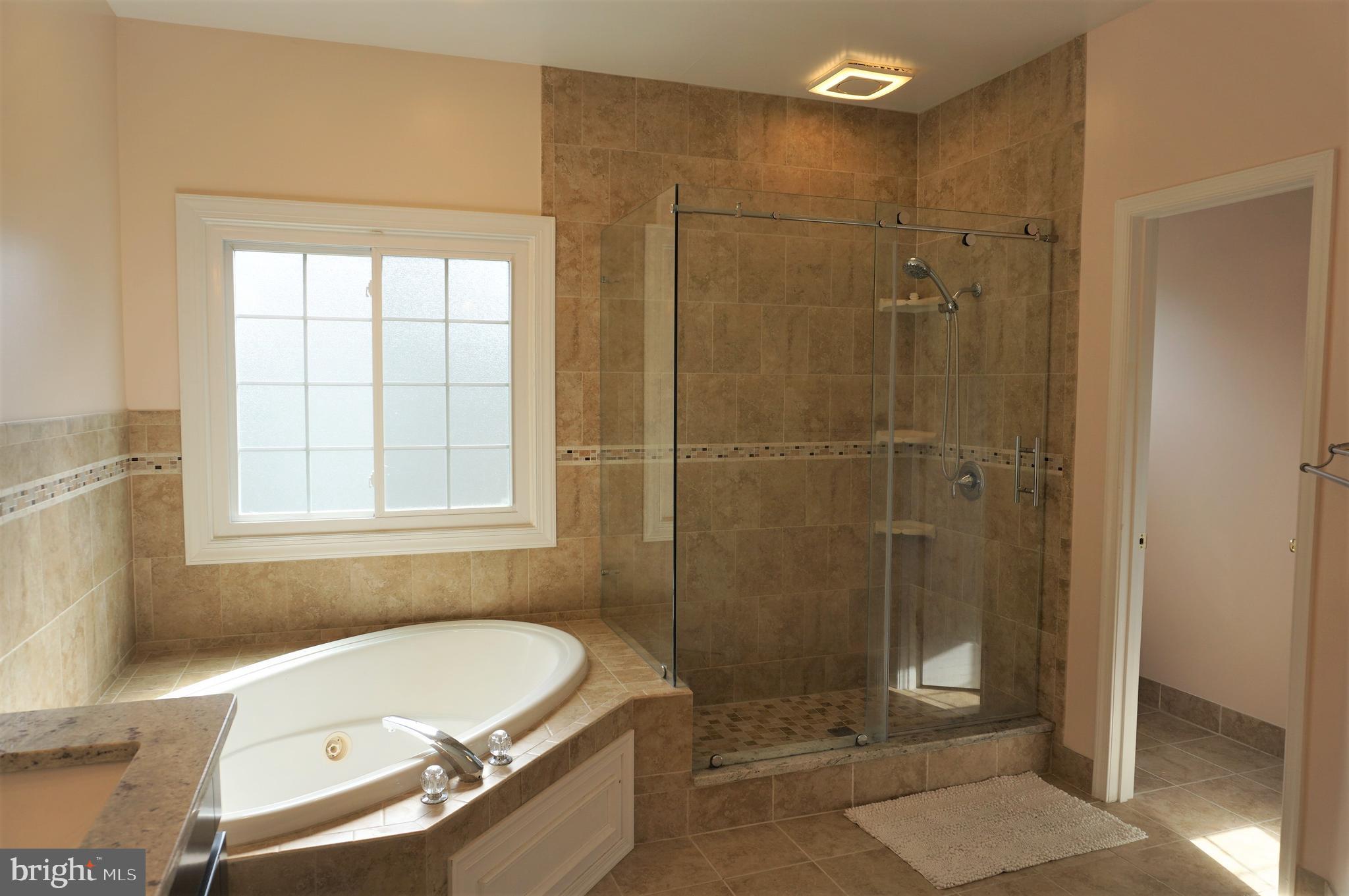 13923 Bromfield Road Germantown, MD 20874 - Photo 29 of 55 Master Bathroom