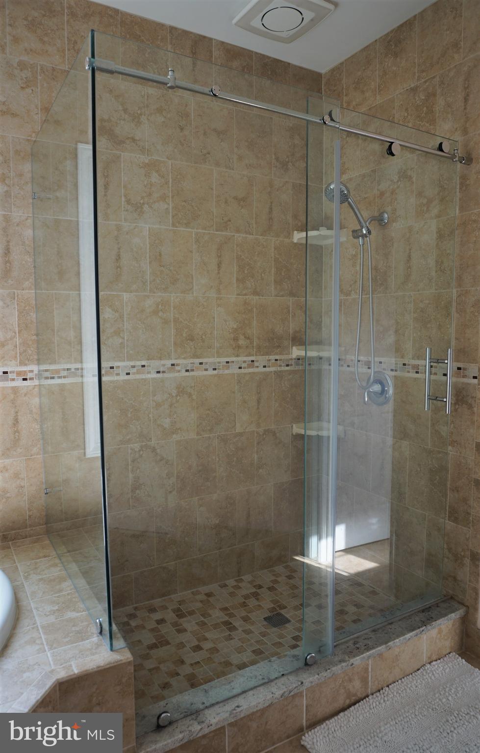 13923 Bromfield Road Germantown, MD 20874 - Photo 32 of 55 Master Bathroom