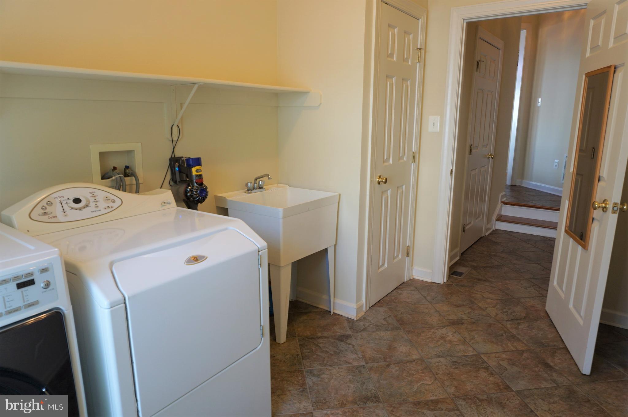 13923 Bromfield Road Germantown, MD 20874 - Photo 52 of 55 Laundry Room