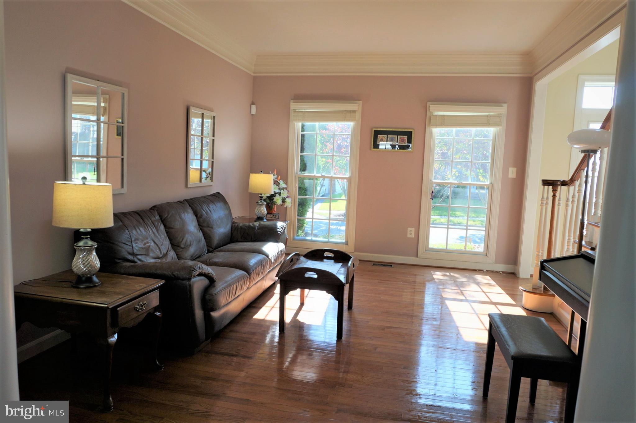 13923 Bromfield Road Germantown, MD 20874 - Photo 10 of 55 Living Room