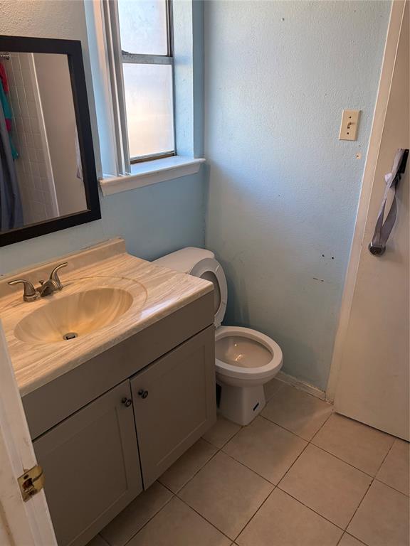 13360 Southview Lane Dallas, TX 75240 - Photo 16 of 26 a bathroom with a toilet sink and mirror
