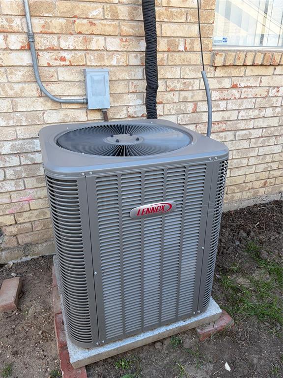 13360 Southview Lane Dallas, TX 75240 - Photo 20 of 26 a bathroom with a sink