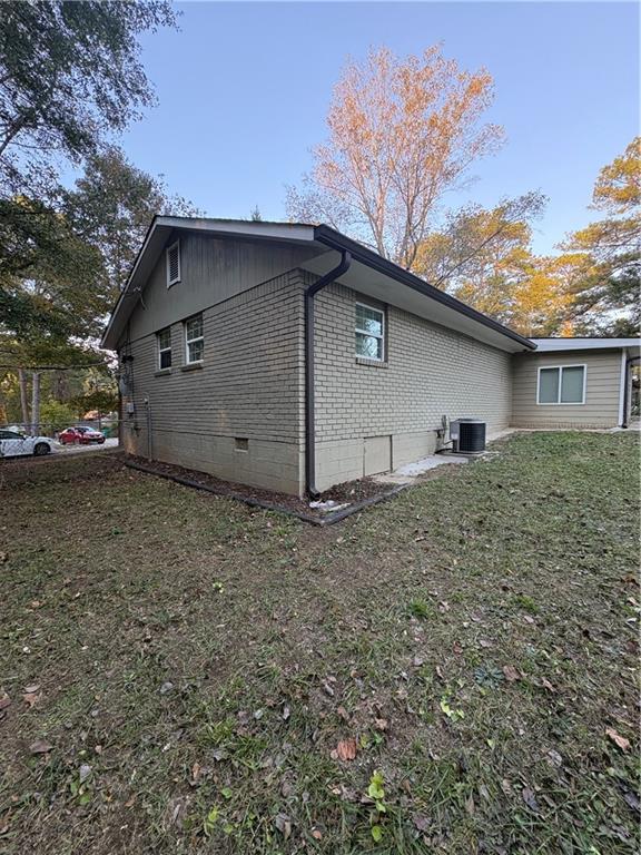 657 Utoy Court Jonesboro, GA 30238 - Photo 11 of 29 a house view with a outdoor space