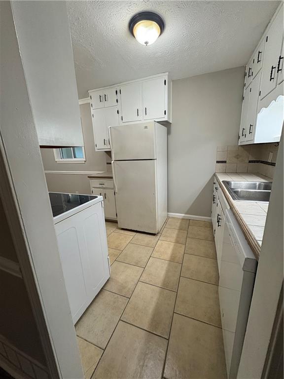 657 Utoy Court Jonesboro, GA 30238 - Photo 20 of 29 a kitchen with a stove top oven and cabinets