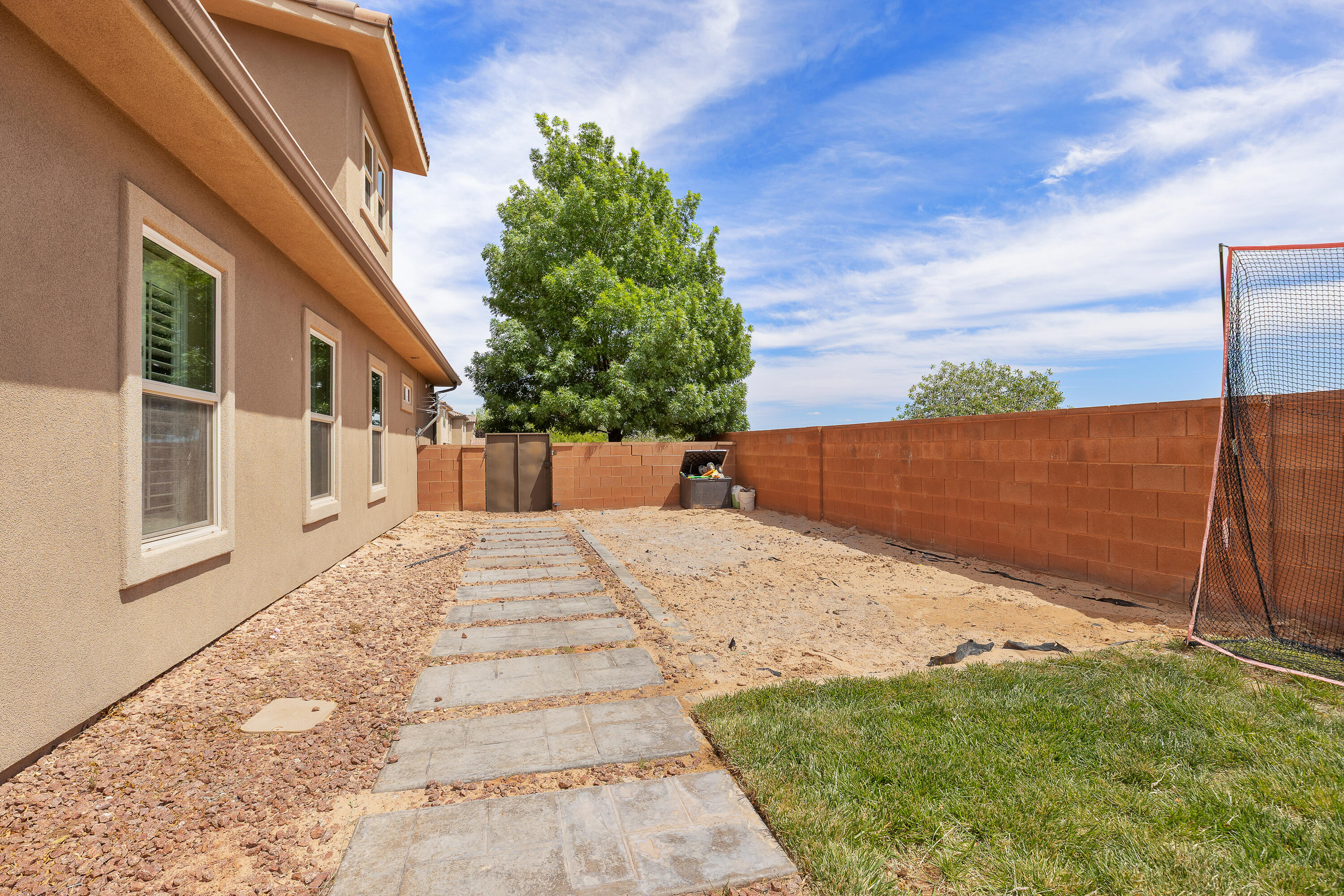 225 Falcon Court Ivins, UT 84738 - Photo 33 of 47 033. Backyard