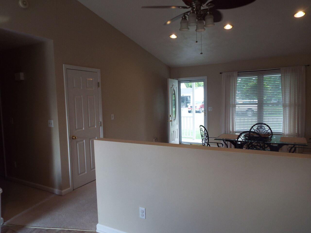7432 Indian Road Roanoke, VA 24019 - Photo 5 of 20 3jPySepezY8RMRP4N1qYxPGYxsXBR-P_FBc8uQXs