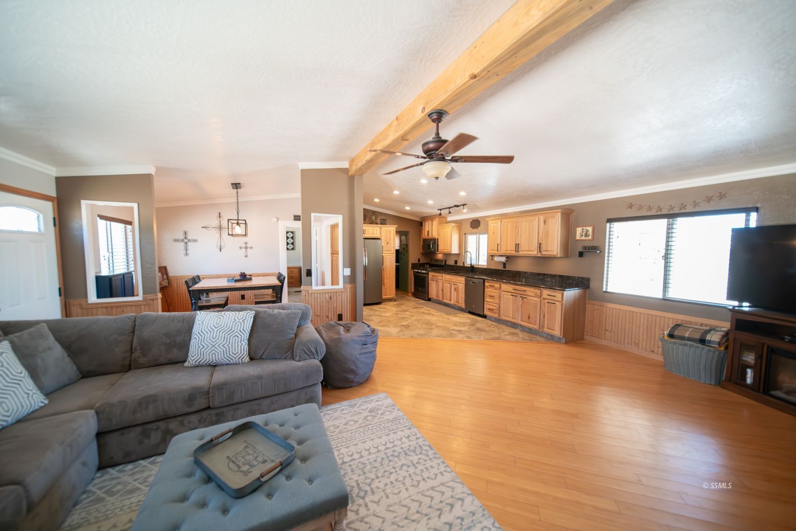 5401 Autumn Avenue Ridgecrest, CA 93555 - Photo 4 of 16 a living room with furniture and a flat screen tv